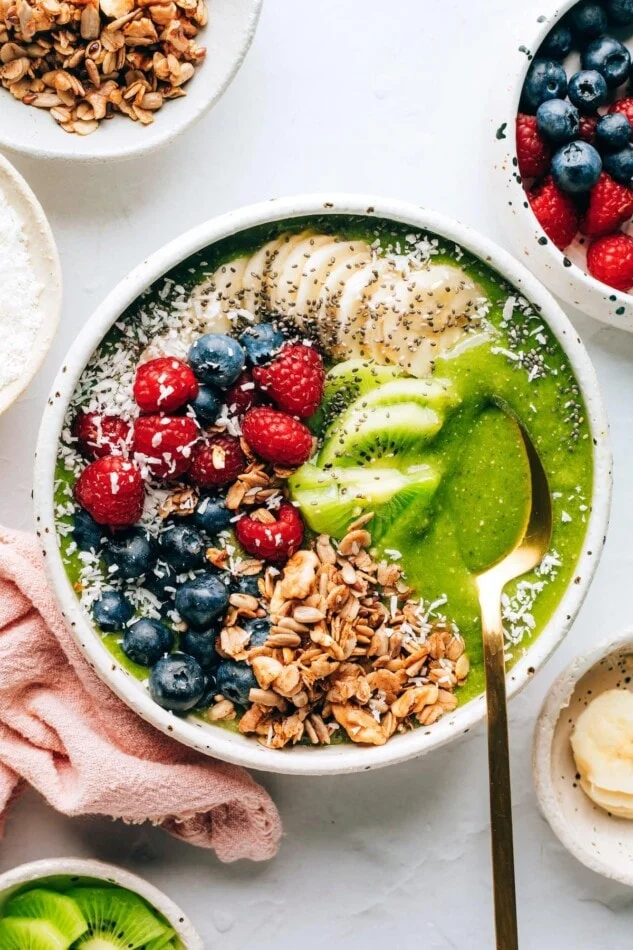 green smoothie bowl hero 633x950 1